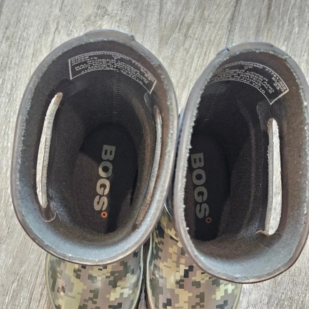Bogs Rain Boots Size 7 Gray Digital Camo Waterproof Pull On Outdoor Play Nature